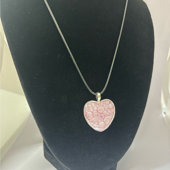 Resin bubble heart pendant handmade - Picture 4 of 4